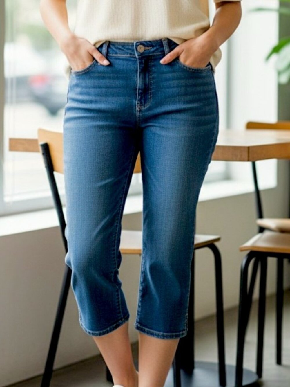 Awesome Lee Medium Dark Blue Denim "Lower on the Waist" Capris Size 16P GUC
